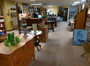 iowa/lake-okoboji/shop/okoboji-antique-mall