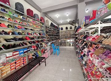 indonesia/raja-ampat/shop/toko-sepatu-tri-star