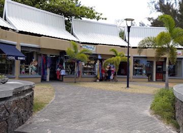 mauritius/trou-aux-biches/shop/beautiful-local-hands