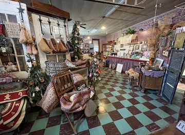 illinois/mississippi-palisades-state-park/shop/village-treasures