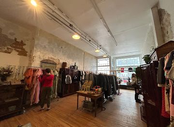 minnesota/minneapolis/northeast-minneapolis/shop/moth-oddities