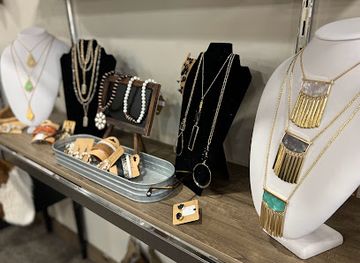 nebraska/central-nebraska/shop/magnolias-boutique-llc