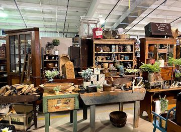 ohio/amish-country/shop/carlisle-antiques-more