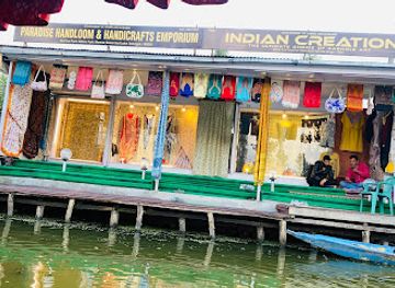 india/kashmir-great-lakes/shop/paradise-handloom-handcrafted-emporium