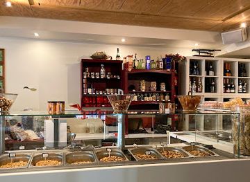 lithuania/curonian-spit-national-park/shop/vai-nai-namai-riesutu-dovanu-ir-vyno-parduotuve