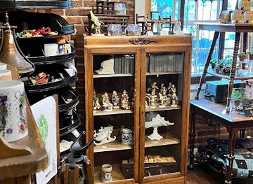 missouri/st-charles/shop/mad-hatter-antiques-more
