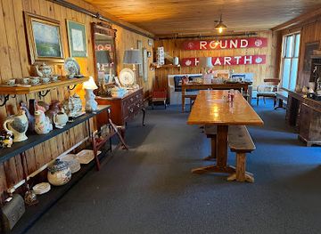 vermont/smugglers-notch-state-park/shop/the-round-hearth-cafe-and-market-place
