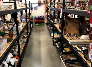 utah/ephraim/shop/garage-sale-treasures