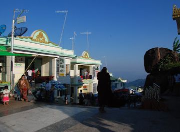 myanmar-burma/kyaiktiyo-pagoda/shop/myat-store