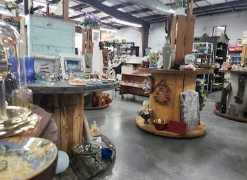 florida/honeymoon-island-state-park/shop/hep-thrift-store