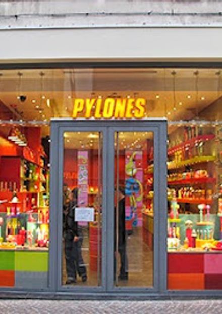 PYLONES