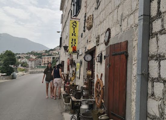 montenegro/perast/shop/antique-shop