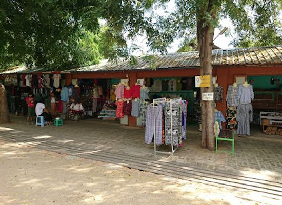 myanmar-burma/bagan/shop/shwe-moe-souvenir-shop