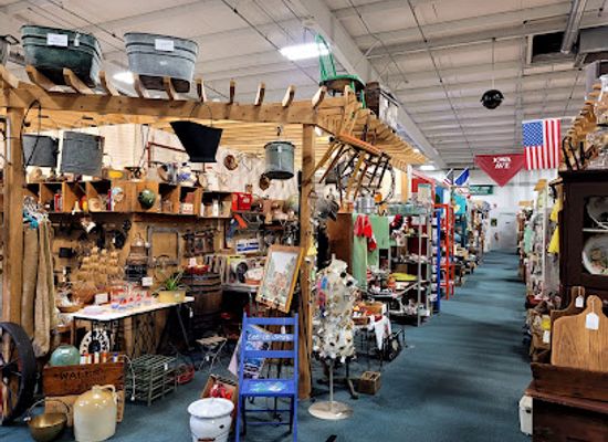 iowa/driftless-area/shop/brass-armadillo-antique-mall-des-moines