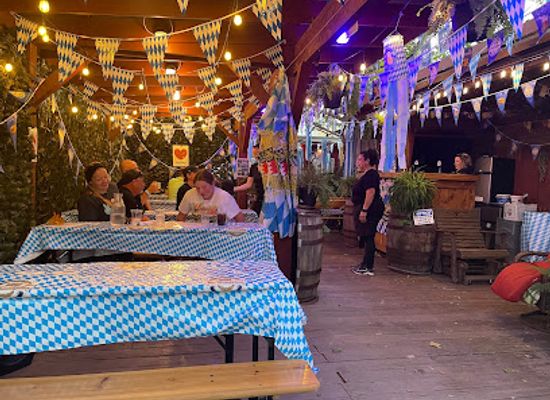 oklahoma/little-sahara-state-park/shop/cafe-bahnhof-german-restaurant-biergarten