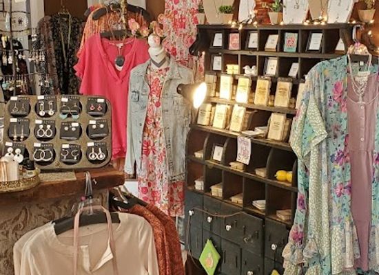 wisconsin/central-sands/shop/anne-s-hearts-desire-boutique-gifts