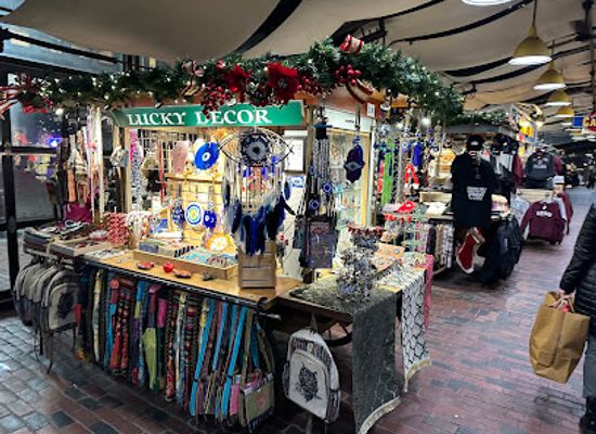 massachusetts/norfolk-county/shop/faneuil-hall-marketplace