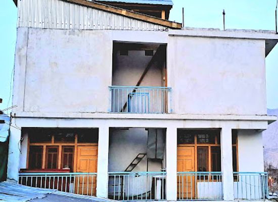 pakistan/kalash-valley/shop/noor-guest-house-utility-store-ayun-junali
