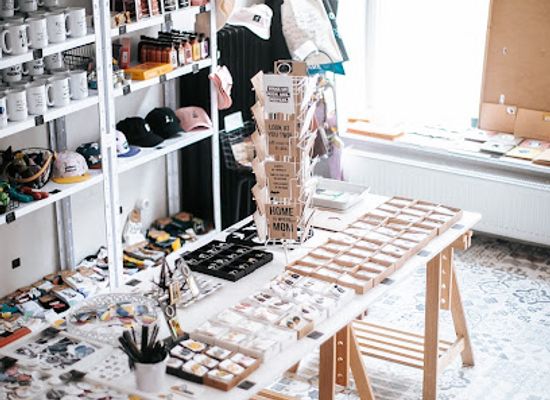 estonia/parnu-beach/shop/black-giraffe-brand
