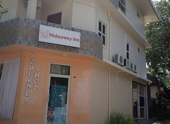 maldives/dhigurah/shop/souvenir-shop