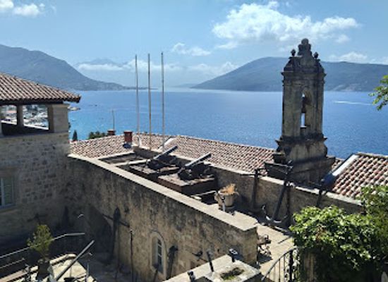 montenegro/kuci/shop/old-town