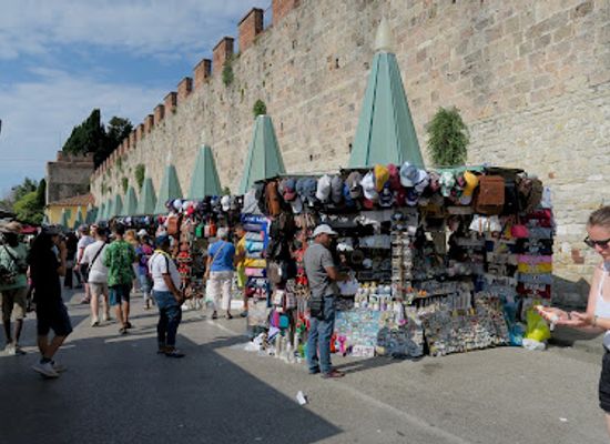 italy/pisa/shop/souvenir-genuine-lethar-made-in-italy