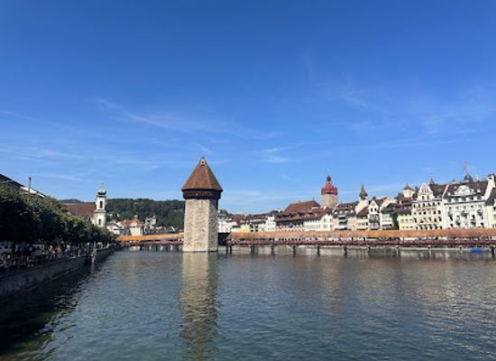 switzerland/lucerne/chapel-bridge/shop/wasserturm-souvenirshop-gmbh