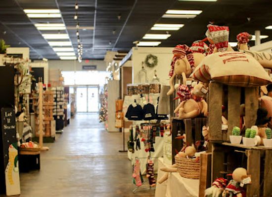 illinois/naperville/shop/painted-tree-boutiques-naperville