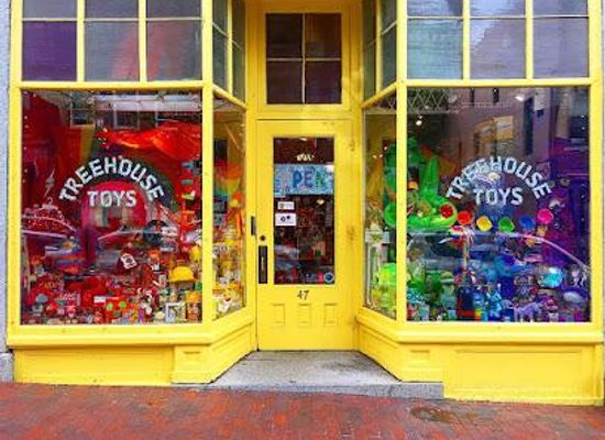 maine/kennebunkport/shop/treehouse-toys