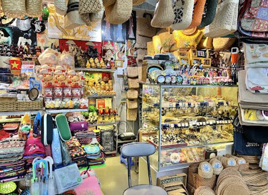 vietnam/ho-chi-minh-city/shop/laura-s-saigon-gifts