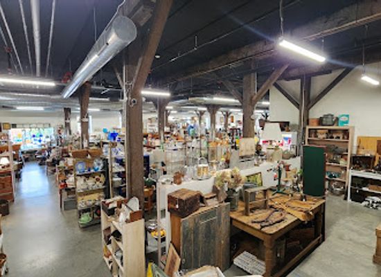 new-hampshire/merrimack-valley/shop/concord-antiques