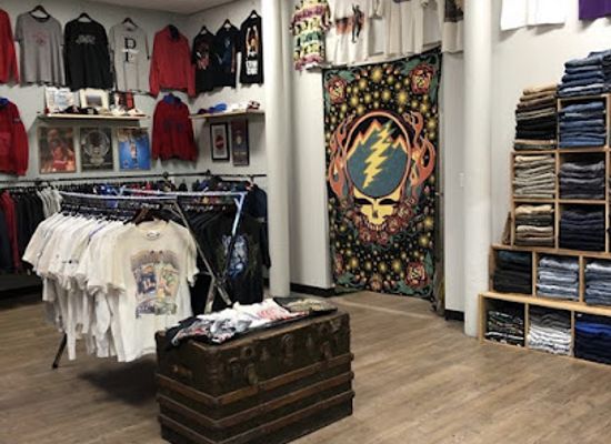 massachusetts/lowell/downtown-lowell/shop/holy-grail-vintage