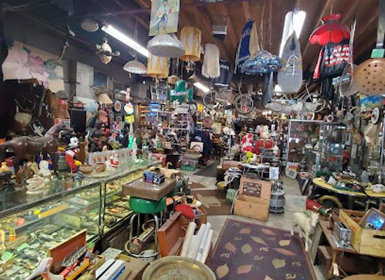 kansas/northwest-kansas/shop/weird-stuff-antiques
