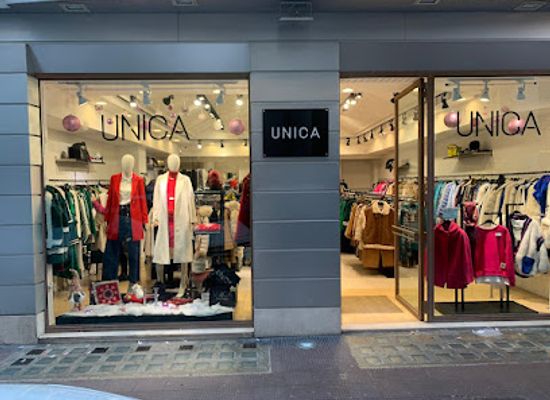 italy/apulia/shop/unica-donna-negozio-di-abbigliamento-bari