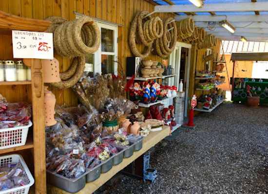 denmark/mon/shop/tjornemosegaard-julebutik-mon-honning