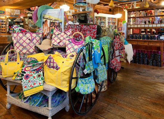 new-hampshire/white-mountains/shop/mill-falls-marketplace