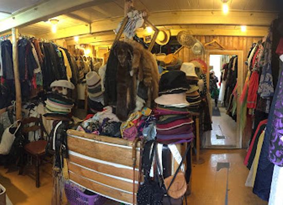 hungary/cserehat/shop/vintage-shop-prater