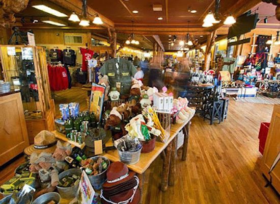 wyoming/yellowstone-national-park/shop/old-faithful-basin-store