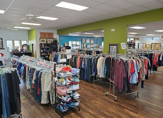 colorado/steamboat-springs/shop/liftup-thrift-store