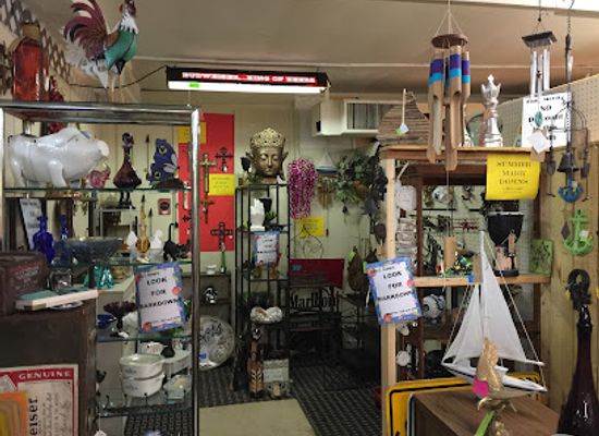 florida/pensacola/shop/blue-moon-antique-mall