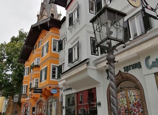 austria/kitzbuhel/shop/moncler