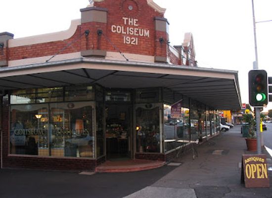 australia/new-england/shop/coliseum-antiques