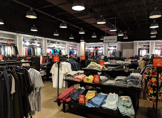 illinois/northeastern-illinois/shop/abercrombie-fitch