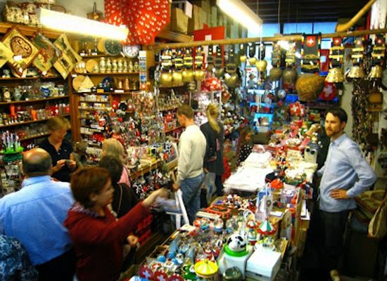 switzerland/lake-geneva-region/shop/bazar-ouchy-souvenirs-suisses-jouets