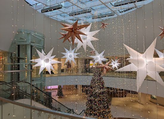 canada/toronto/yorkville/shop/yorkville-village