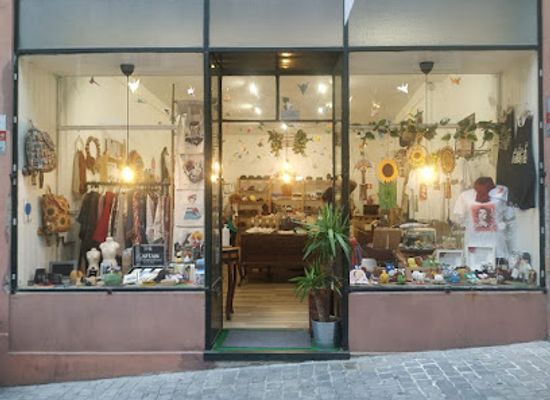 portugal/porto/baixa/shop/ponto-cruz-concept-store