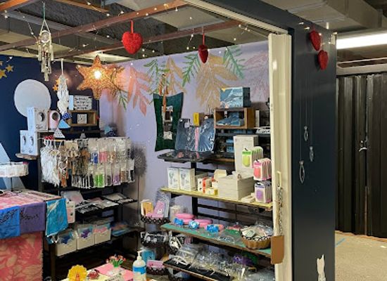 guam/umatac-bay/shop/gifts-motion