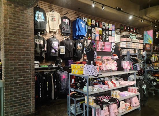 california/burbank/shop/hot-topic