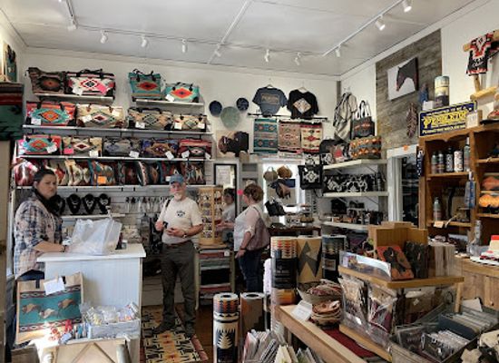 north-dakota/maah-daah-hey-trail/shop/bar-diamond-bar-boutique-gallery