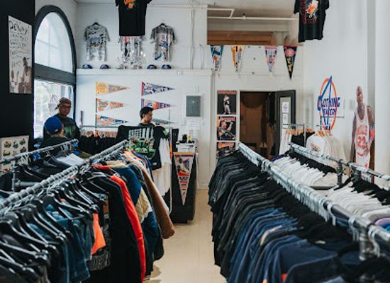canada/winnipeg/exchange-district/shop/clothing-bakery